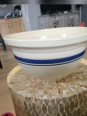 Roseville Pottery Large 6 Quart Bowl